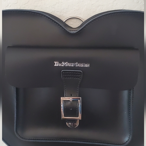 Dr. Martens BRAND NEW Large Black Heart-Shaped Women's Bag - Picture 4 of 11